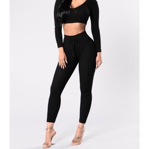 Black Wanderlust Leggings